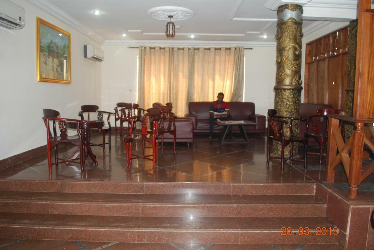 Ampomaah Hotel Akkra Exterior foto
